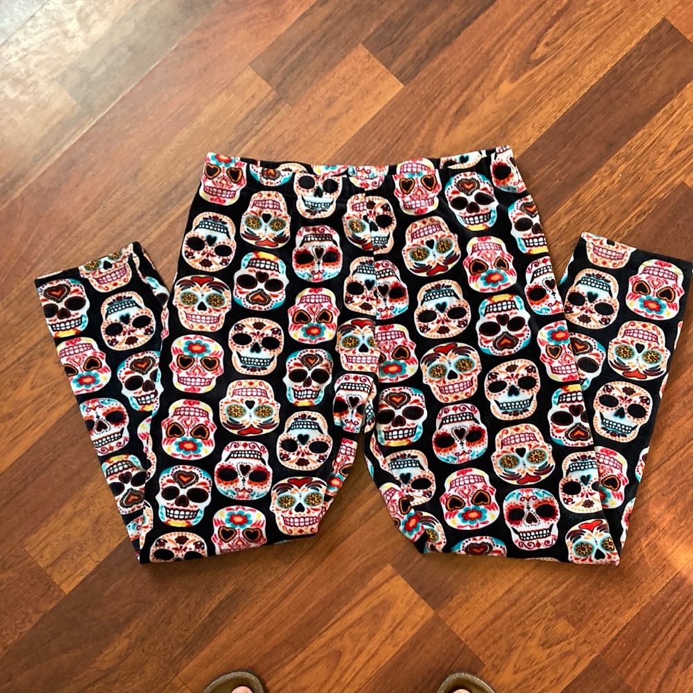 🌺 3/$12 Sugar skull juniors size XXL/size 19, pajama pants, fitted fleece